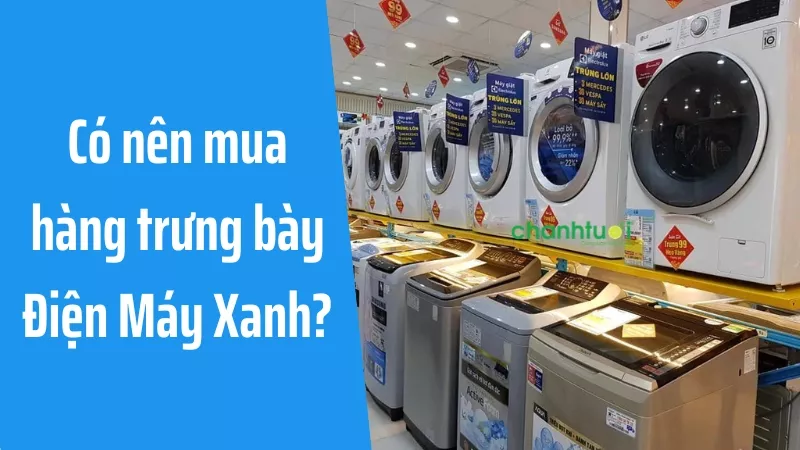 alt: Người dùng đang cân nhắc có nên mua hàng trưng bày hay không