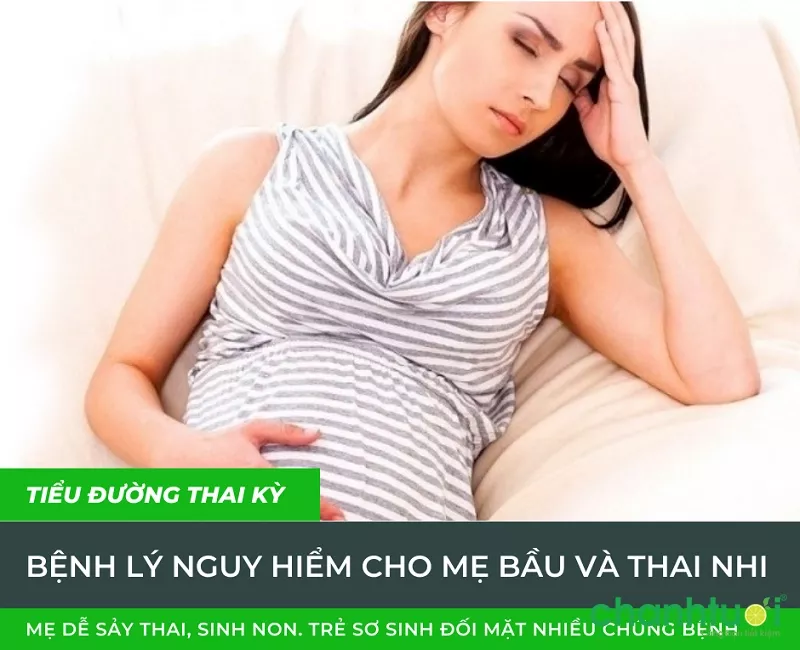 alt text: Bác sĩ đang tư vấn cho bà bầu về ảnh hưởng của tiểu đường thai kỳ