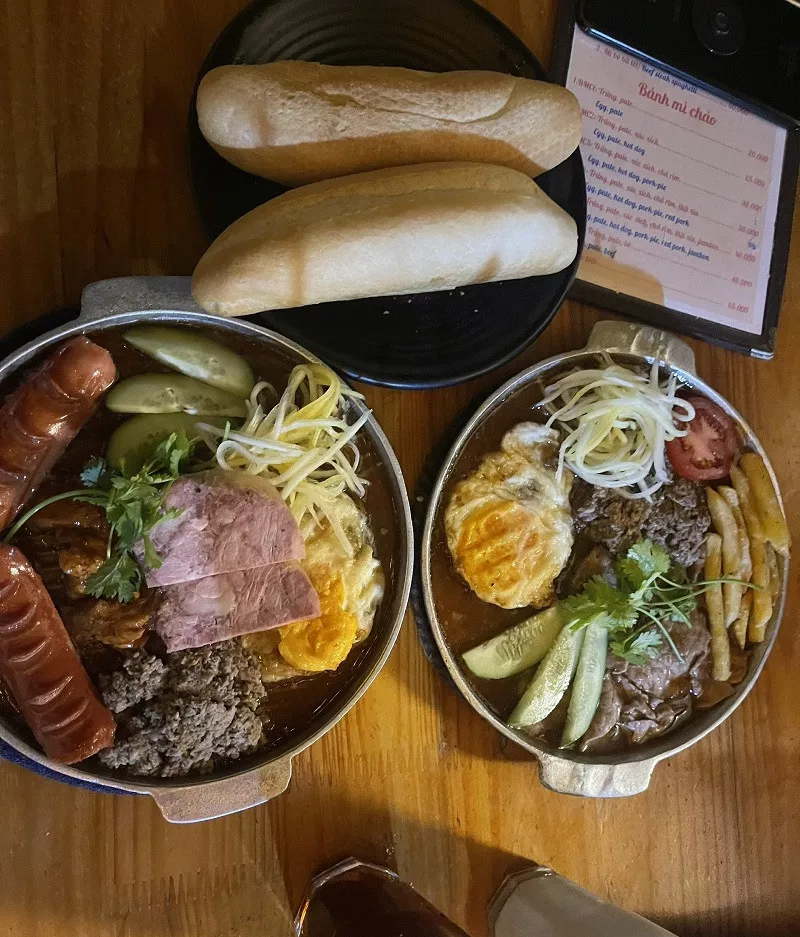 alt text: Bánh mì chảo