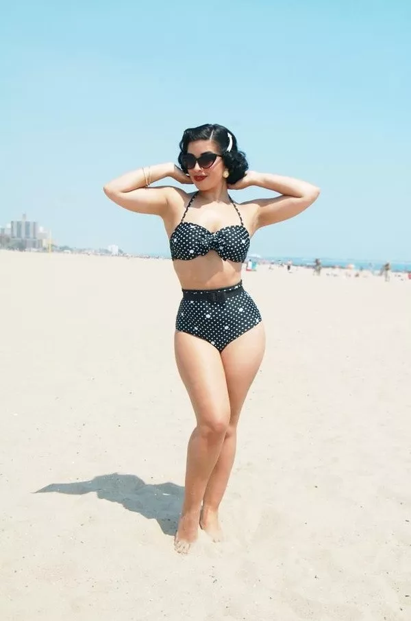 alt text: Bikini cho người dáng quả lê