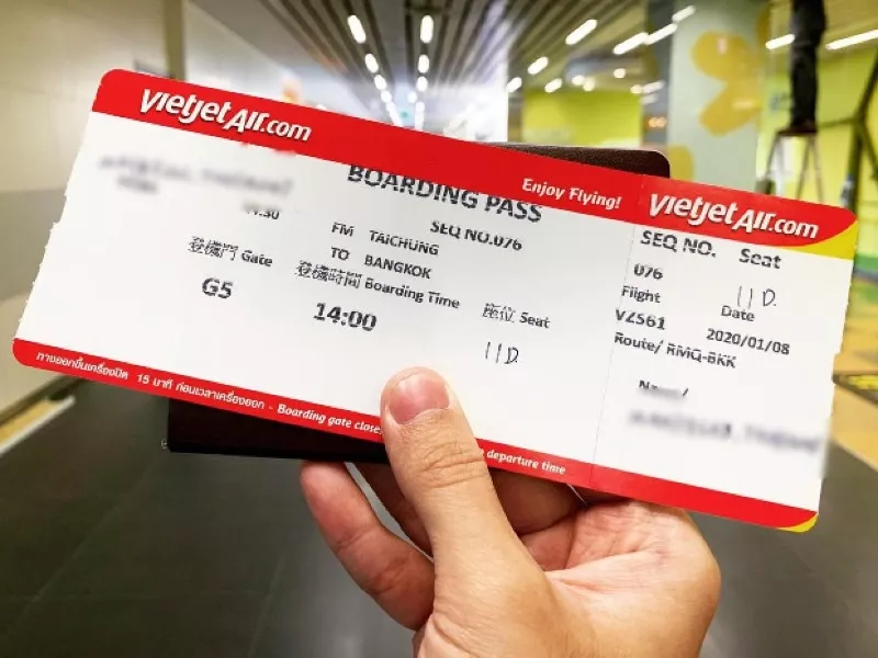 alt text: Đổi vé máy bay Vietjet