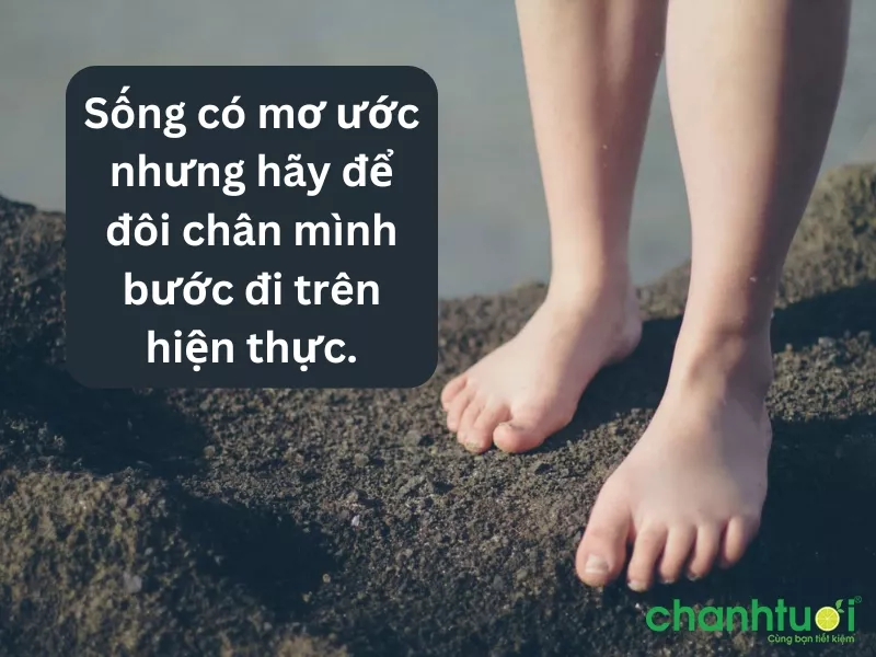 alt text: Hình ảnh bàn chân với những dòng chữ ý nghĩa