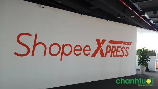 alt text: Hình ảnh minh họa về việc liên hệ với Shopee Express