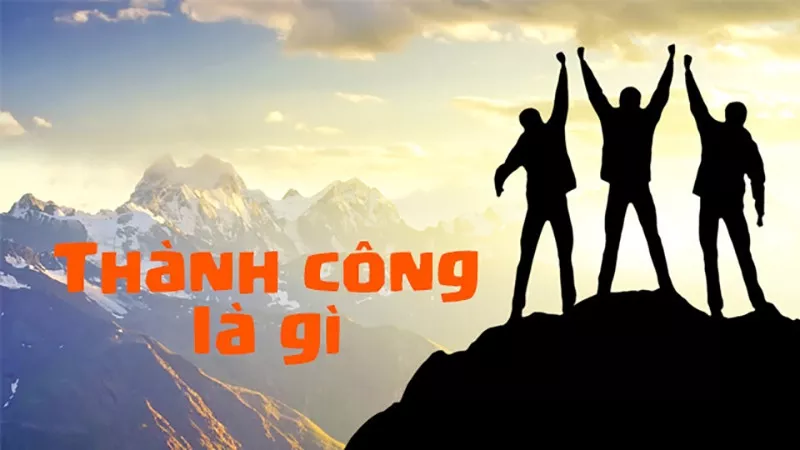 alt text: Hình ảnh nhiều bàn tay cùng nắm chặt, thể hiện sự đoàn kết và hỗ trợ trong thành công