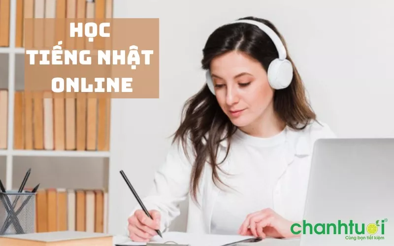 alt text: Học viên đang học tiếng Nhật online