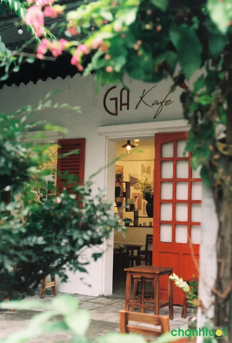 alt text: Không gian vintage tại Ga Kafe