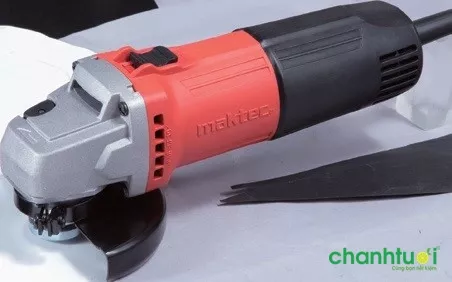 alt text: Máy cắt cầm tay Maktec MT954