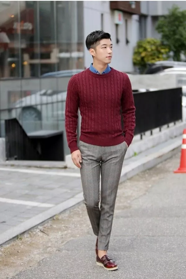 alt text: Quần tây + sơ mi + sweater