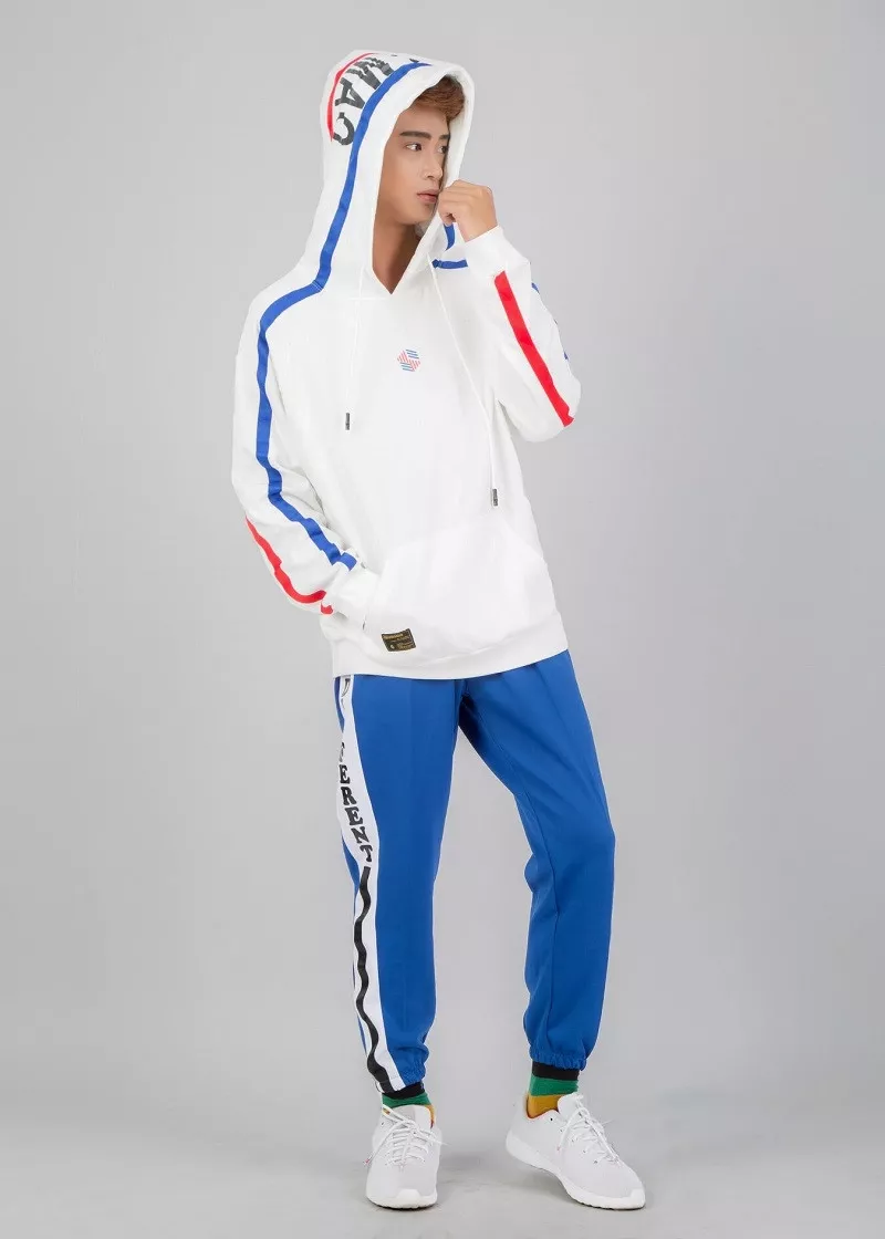 Áo hoodie nam cùng với quần Jogger