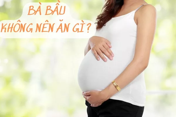 Bà bầu đang lựa chọn thực phẩm