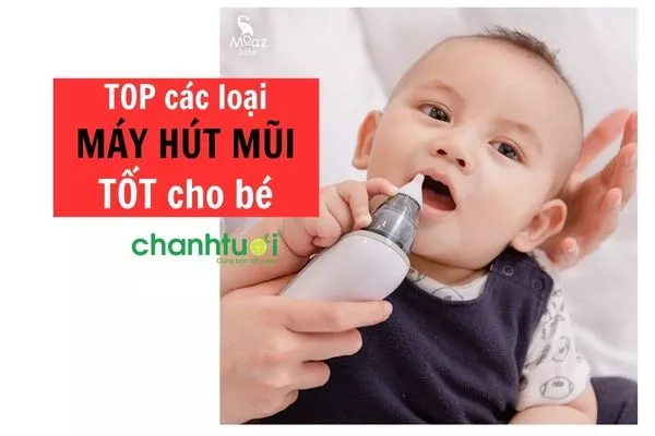 Bé đang được hút mũi