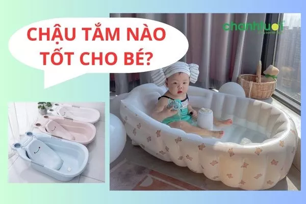 Bé tắm trong chậu tắm