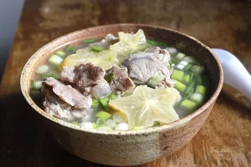 Canh bắp bò nấu khế chua