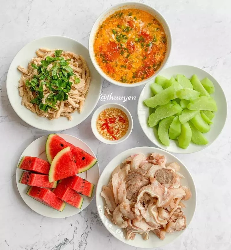 Canh dưa chua nấu sườn