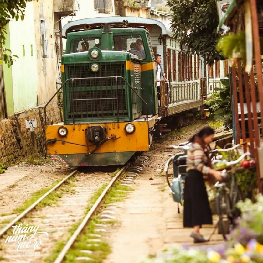 Cảnh phim tại ga Trại Mát