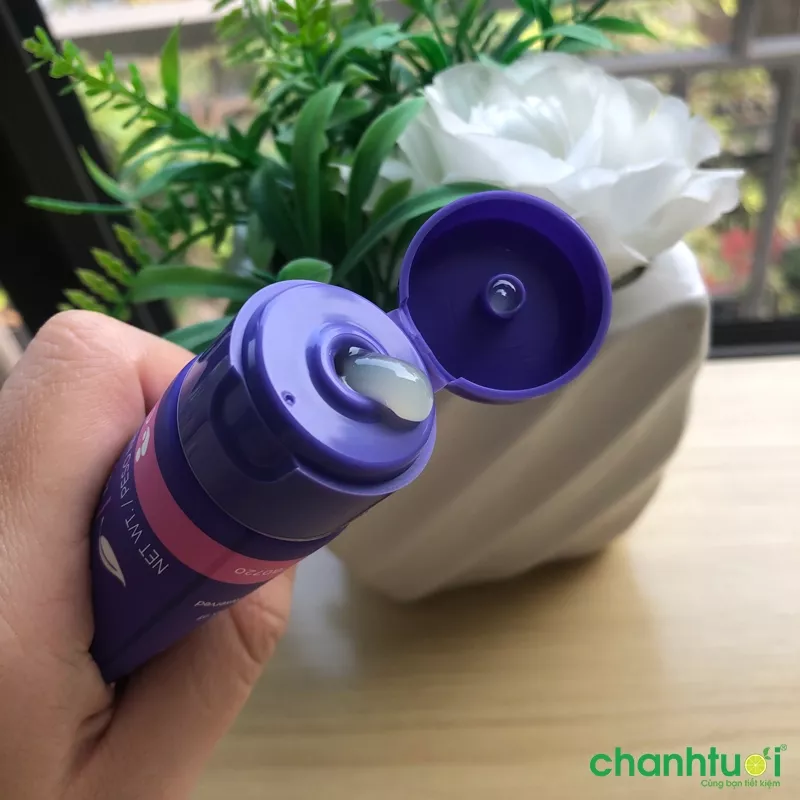 Chất kem sền sệt, thấm nhanh vào da