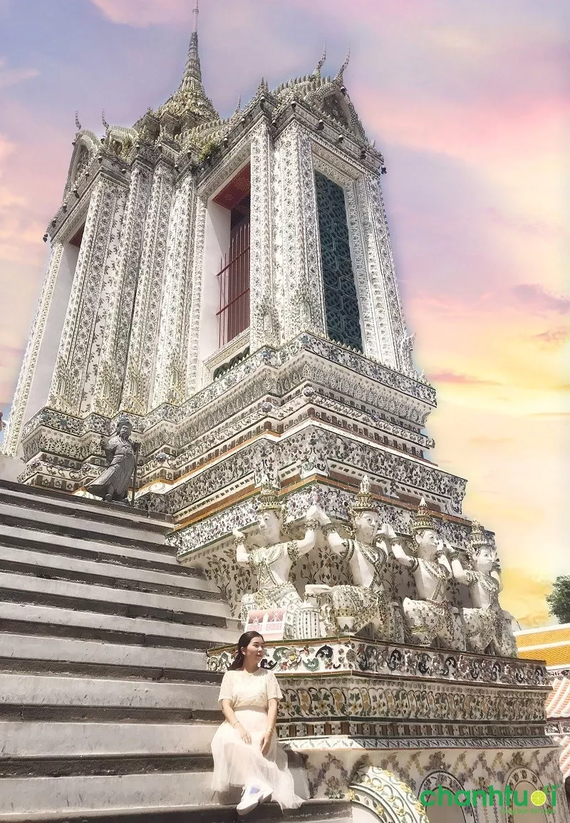 Chụp ảnh tại chùa Wat Arun