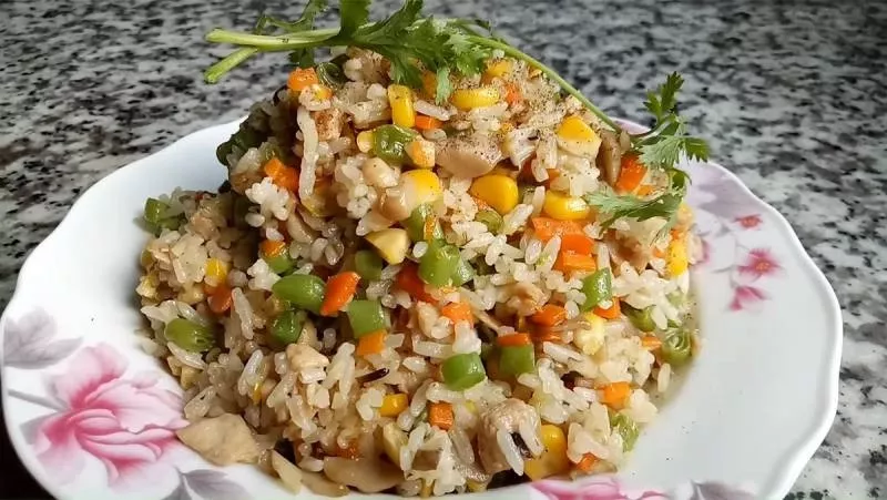 Cơm chiên rau củ thập cẩm