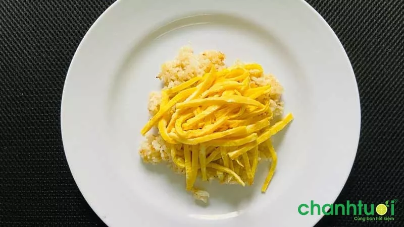 Cơm chiên trứng tỏi đơn giản mà bổ dưỡng