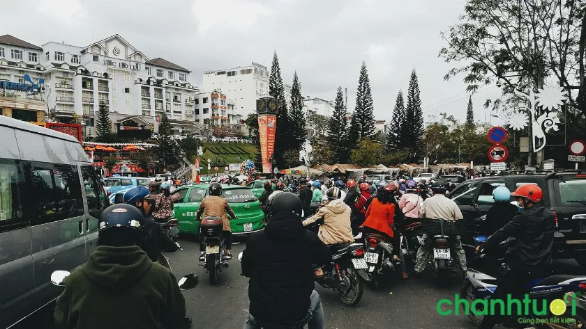 Đà Lạt mùa du lịch đông đúc, kẹt xe.