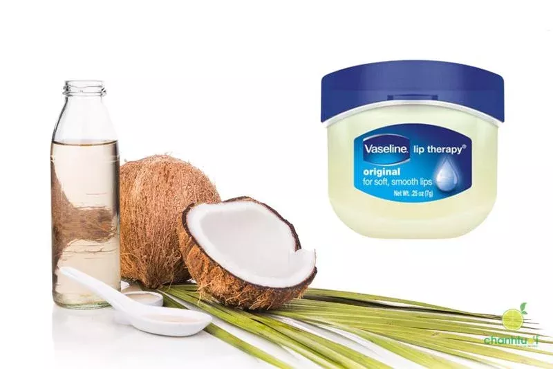 Dùng dầu dừa nguyên chất và vaseline dưỡng môi