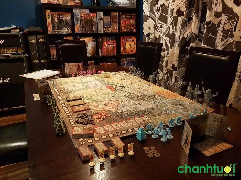 Gotham Board Game & Coffee mang phong cách viễn tưởng