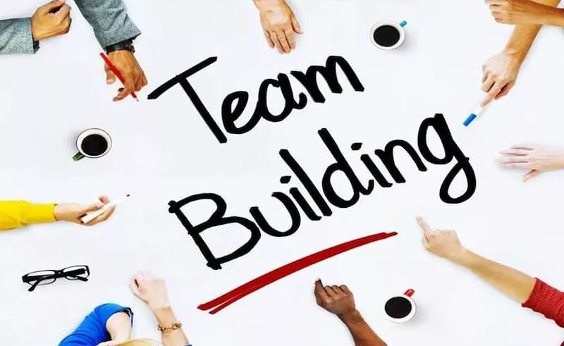 Hình ảnh nhóm người tham gia hoạt động team building