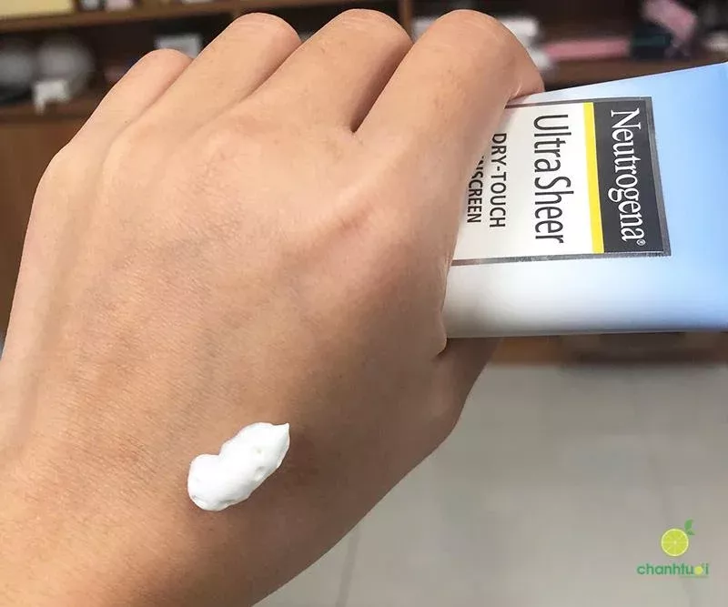 Kết cấu cream đặc màu trắng