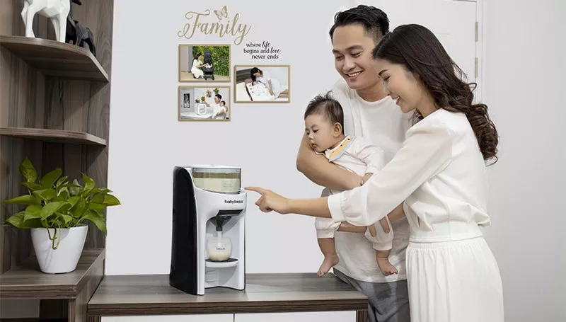 Máy pha sữa giúp ba mẹ chăm sóc bé dễ dàng hơn