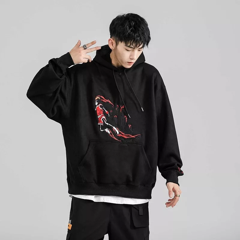 Phối đồ hoodie nam với nguyên set đen cực ấn tượng