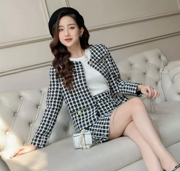 Phối đồ với chân váy dạ tweed cùng set áo khoác