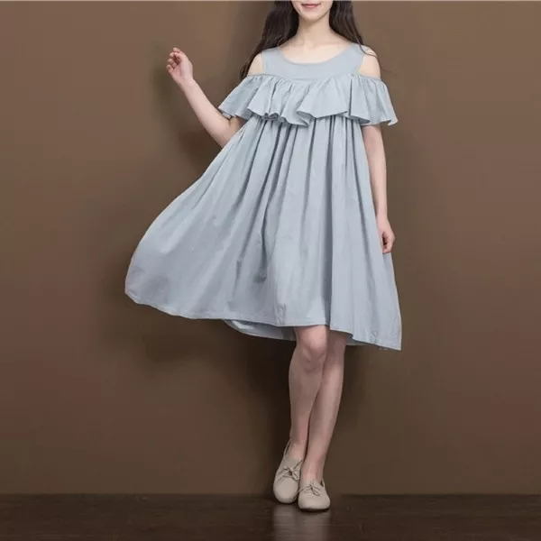 Phối giày sneaker với váy babydoll