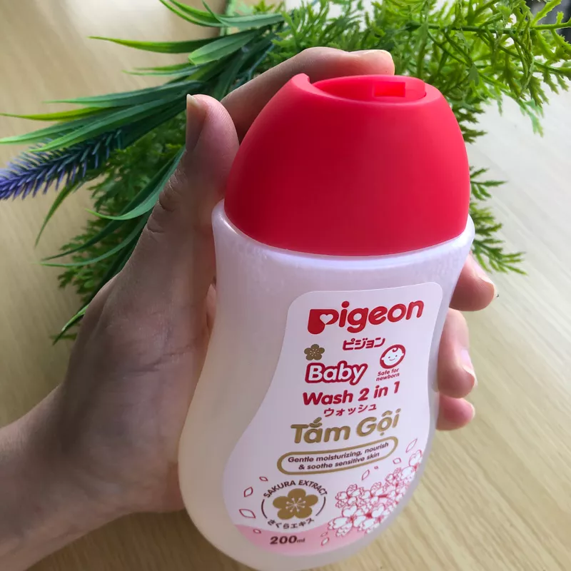 Sữa tắm Pigeon Sakura dạng gel trong suốt