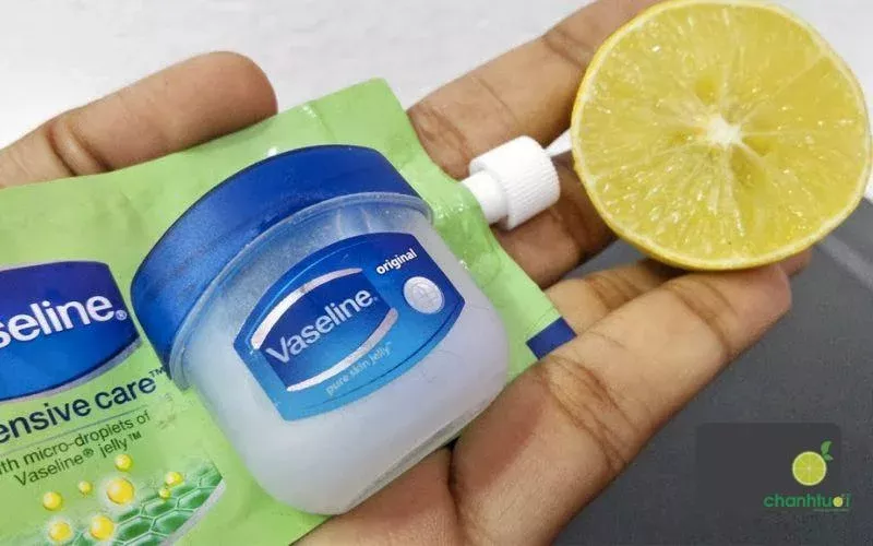 trị nứt gót chân Vaseline chanh