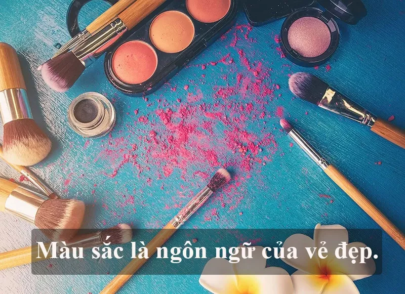 alt text: Chuyên gia trang điểm đang làm việc