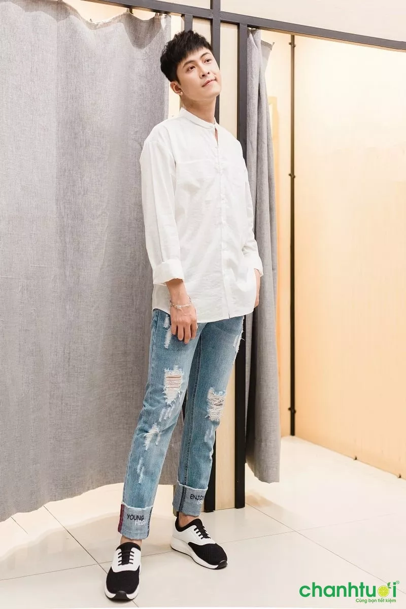 Áo sơ mi và quần jean