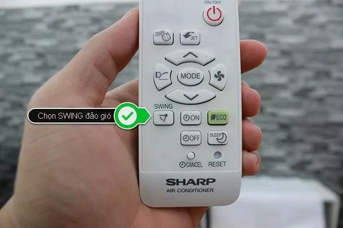 Điều chỉnh hướng gió điều hòa Sharp