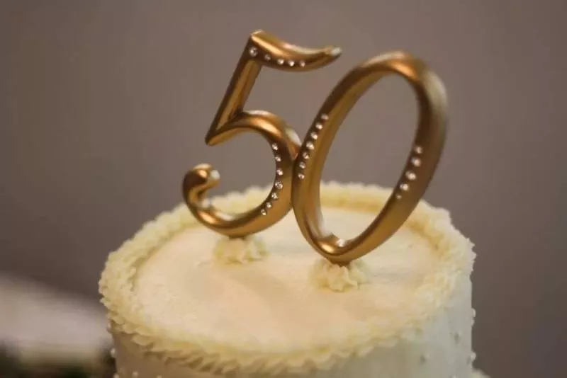 Kỷ niệm 50 năm ngày cưới gọi là đám cưới vàng