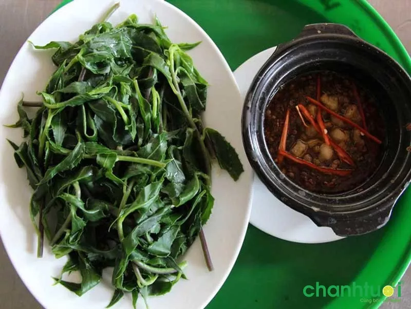 Rau lủi luộc ăn kèm thịt kho
